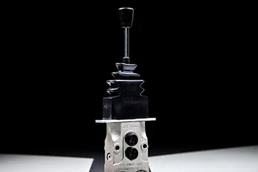 Joystick Valves, LT-1-2TH6 (Hydraulic Pilot Joysticks)